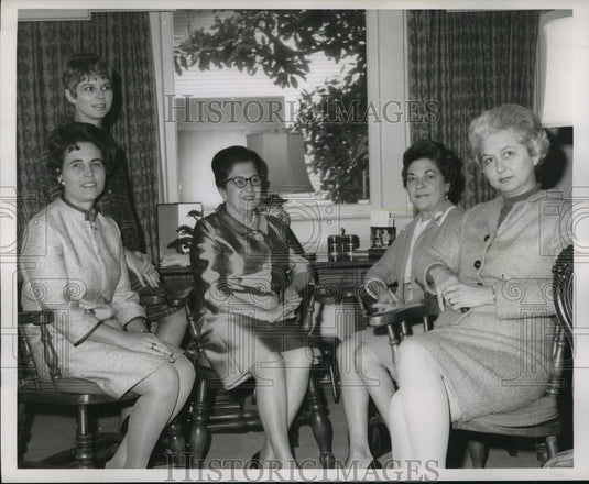 1968 Women from Louisiana Meeting in a Home - Historic Images