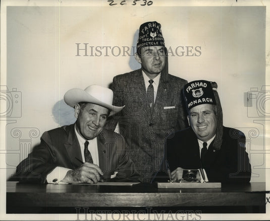 1963 Press Photo City Park Stadium contract signed for Rodeo International- Historic Images