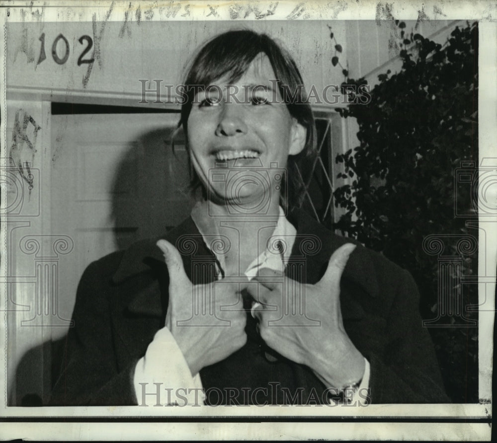 1969 Jane Conrad, wife of Apollo 12 astronaut "Pete" gives thumbs up - Historic Images