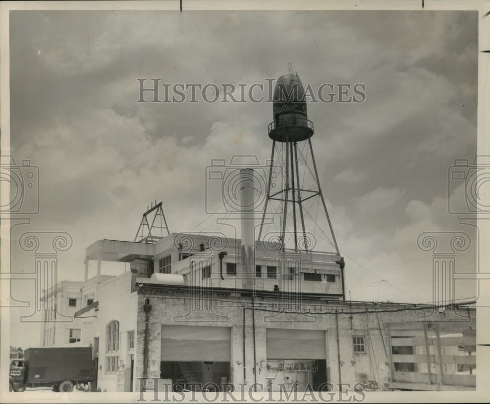 1962 &quot;Milk Bottle&quot; at former Cloverland to be demolished - Historic Images