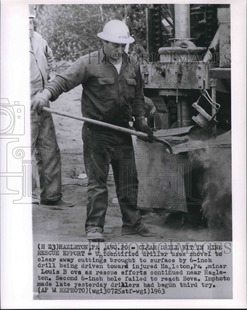 1963 Press Photo Driller removing excess from drill attempting to reach miner-Historic Images