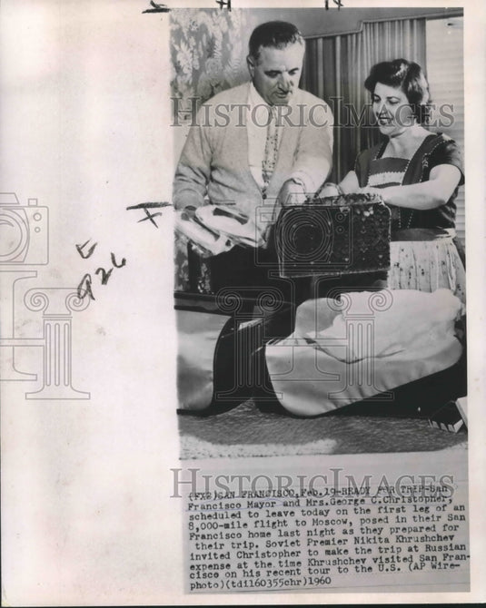 1960 Press Photo San Francisco Mayor & Mrs. George Christopher prepare for trip-Historic Images