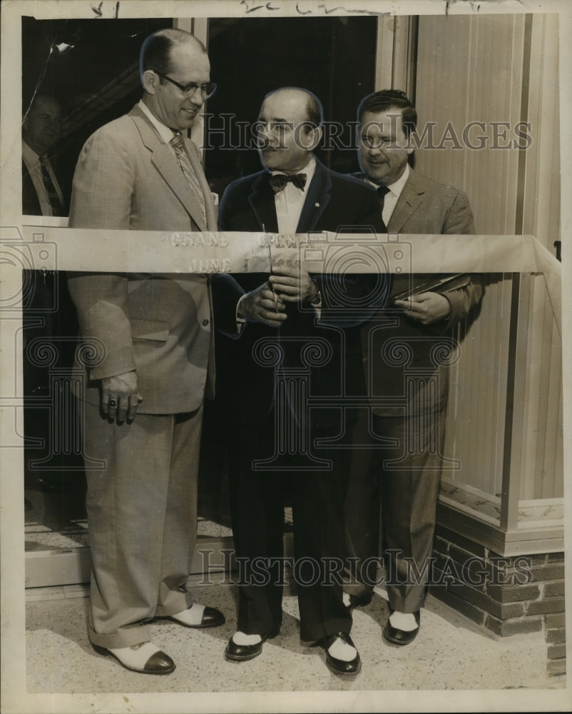 1956 Press Photo Life Insurance officials during ribbon-cutting in Louisiana-Historic Images