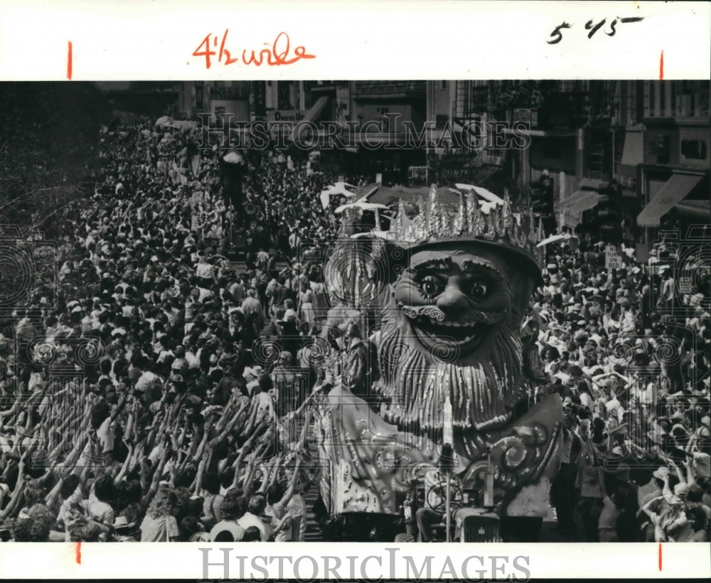 Parade float and parade watchers reaching for Mardi Gras beads - Historic Images