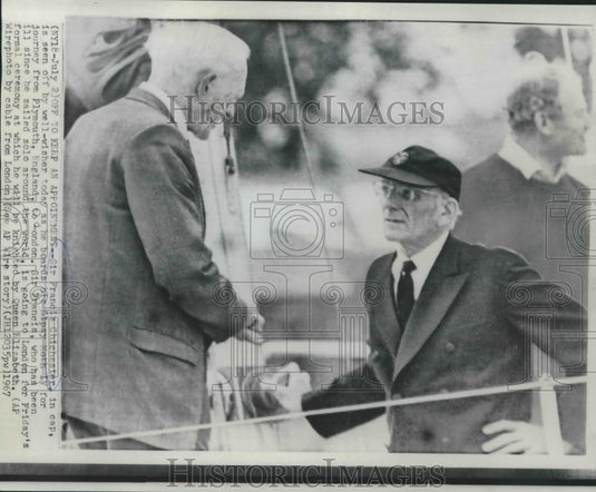 1967 Press Photo Sir Francis Chichester talks as he boards flight to London - Historic Images
