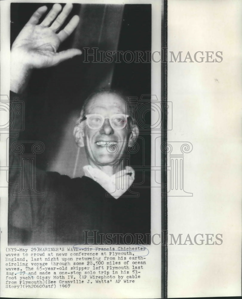 1967 Press Photo Sir Francis Chichester at news conference in Plymouth, England - Historic Images