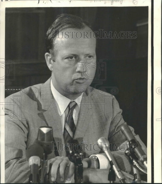 1969 William H. Chartener, commerce department, at press conference - Historic Images