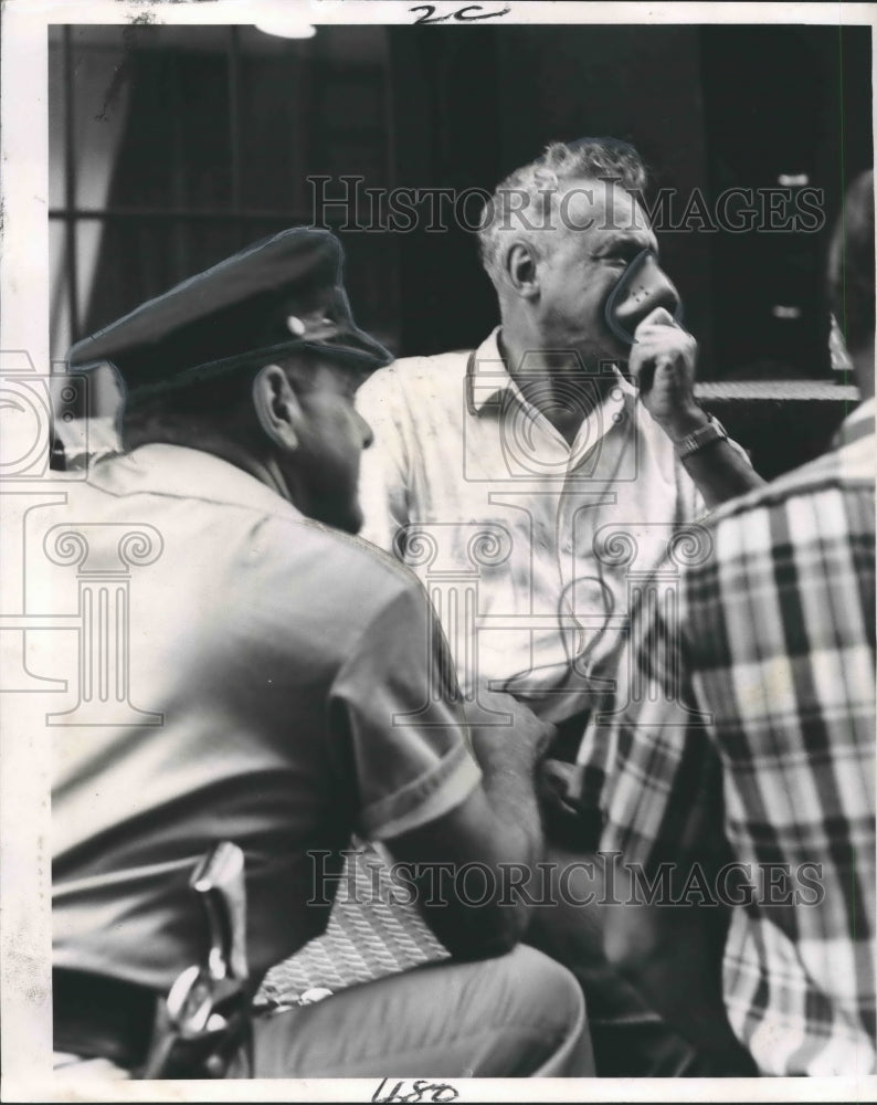 1967 Stranded guest at the Monteleone Hotel fire rescued from ledge - Historic Images