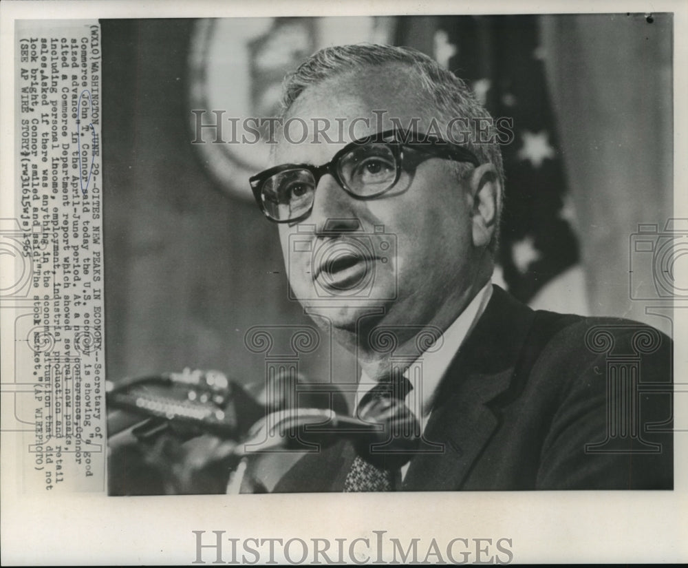 1965 Press Photo Secretary John T. Connor speaks to newsmen about U.S. economy - Historic Images