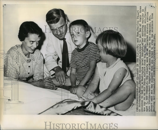 1960 Press Photo Mr. Charles Stuart & family arrive in Washington from Congo - Historic Images