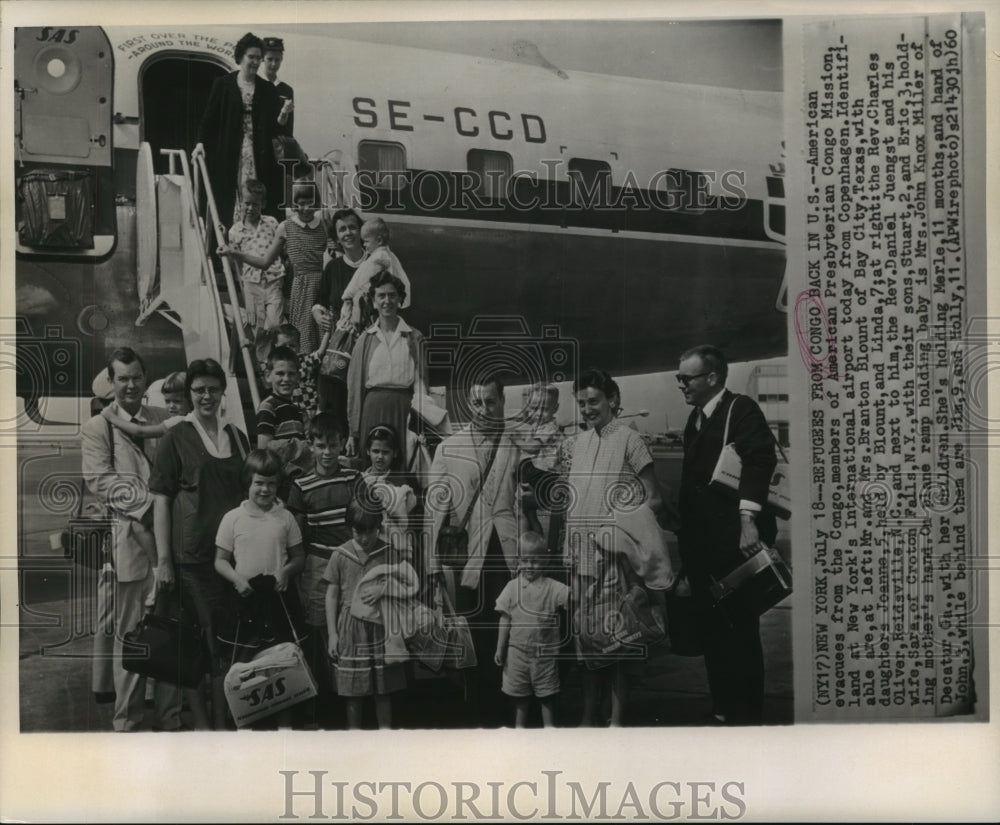 1960 Press Photo American evacuees from the Congo land at New York airport-Historic Images