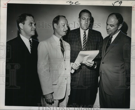1967 Press Photo Cecil Colon and other officers; New Orleans Lawn Tennis Club - Historic Images