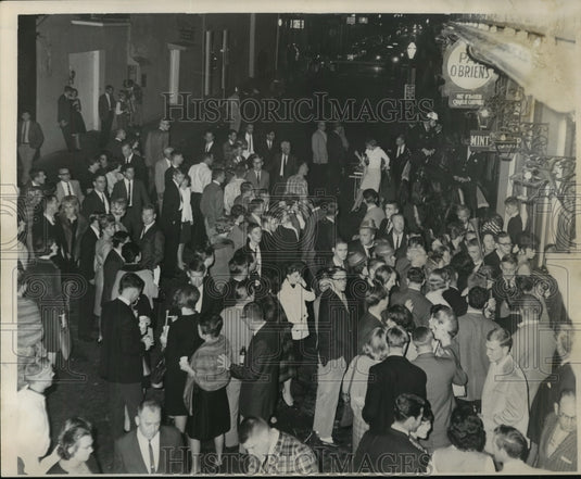 1965 Press Photo Crowd at Pat's on New Year's eve - noa70997 - Historic Images