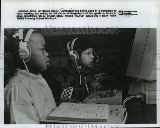 1990 Press Photo Computers used for teaching in Kindergarten and first grade - Historic Images