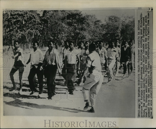 1960 Press Photo Volunteer recruits in Katanga drill near Elisabethville - Historic Images