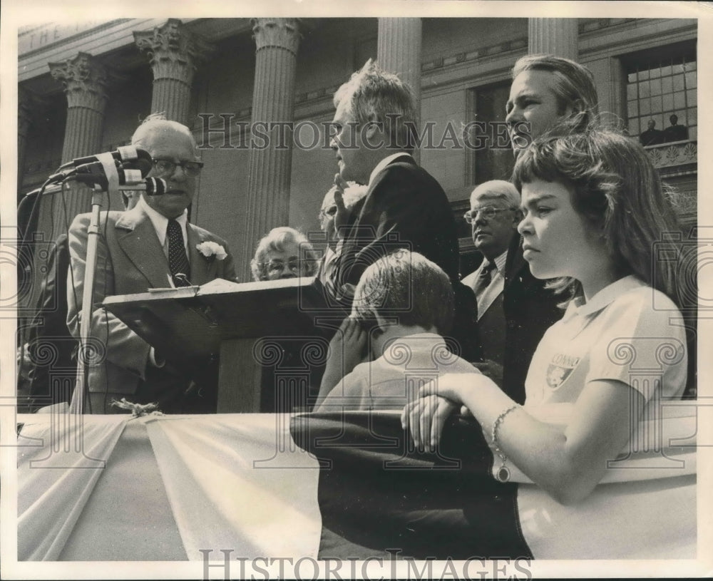 1974 Press Photo Swearing in Ceremony - Harry Connick - noa72009 - Historic Images