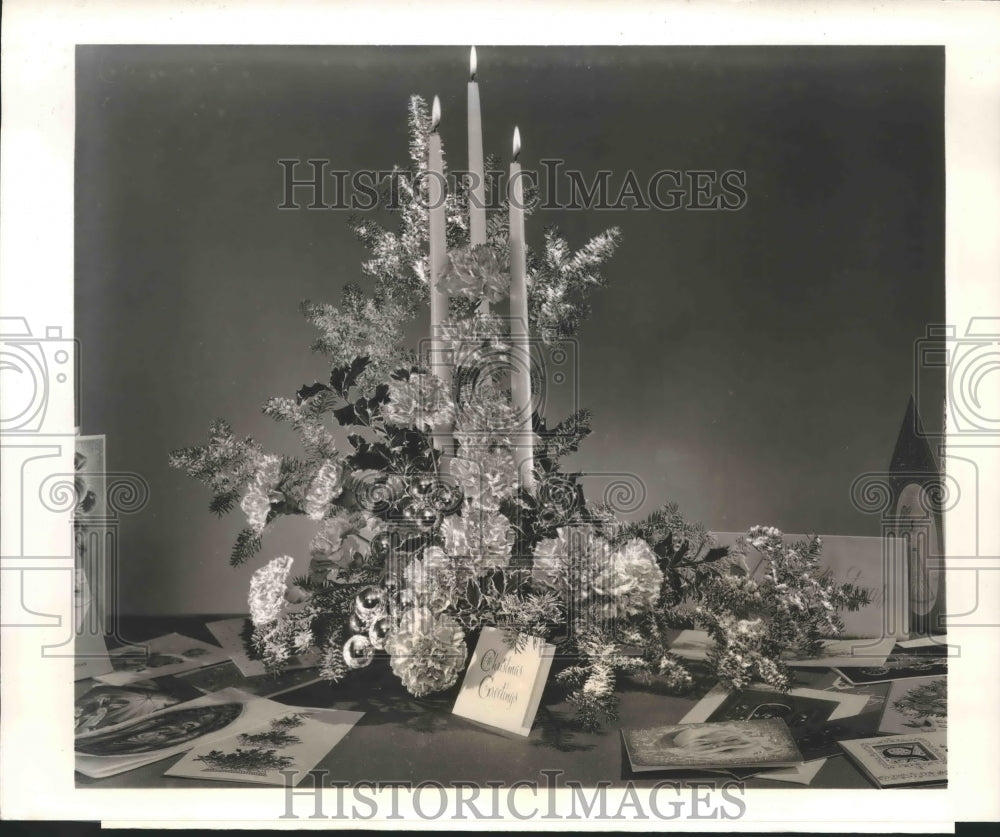 1958 Press Photo Christmas Floral Arrangement in Center of Christmas Cards-Historic Images