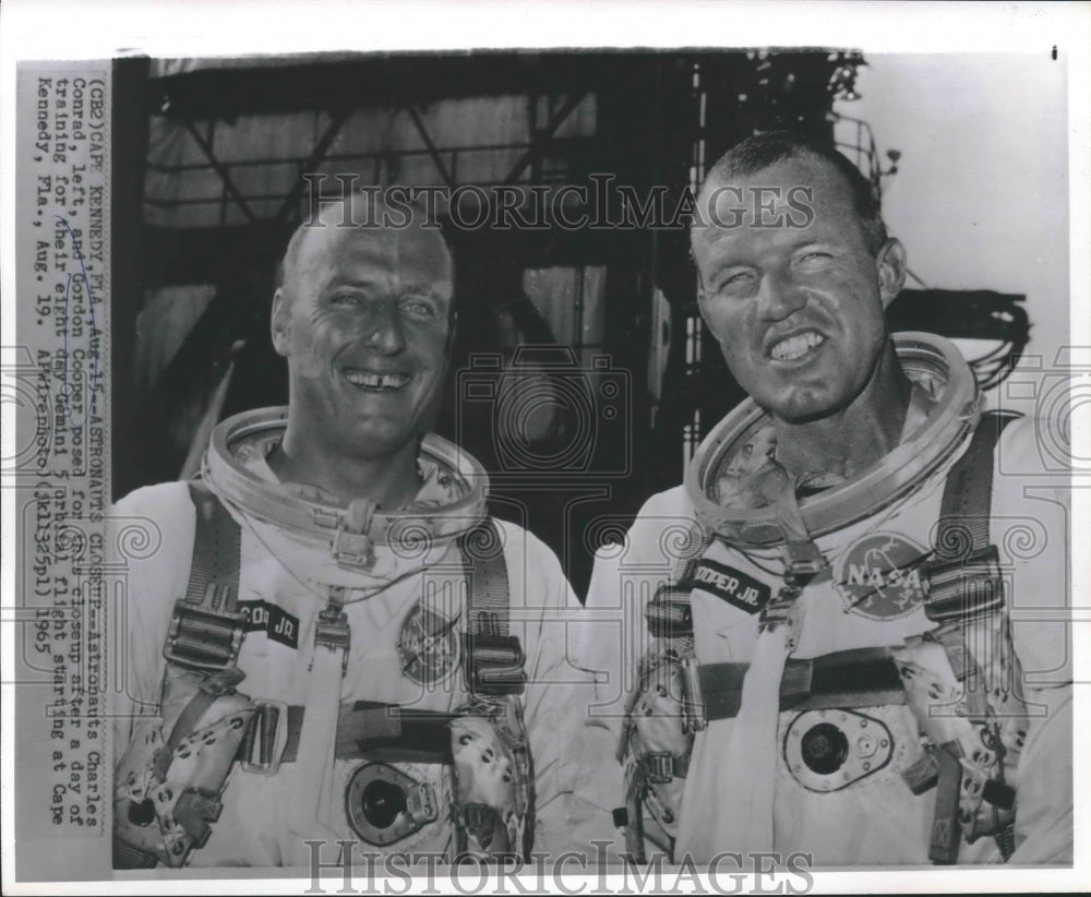 1965 Press Photo Astronauts Charles Conrad and Gordon Cooper on Training Day - Historic Images