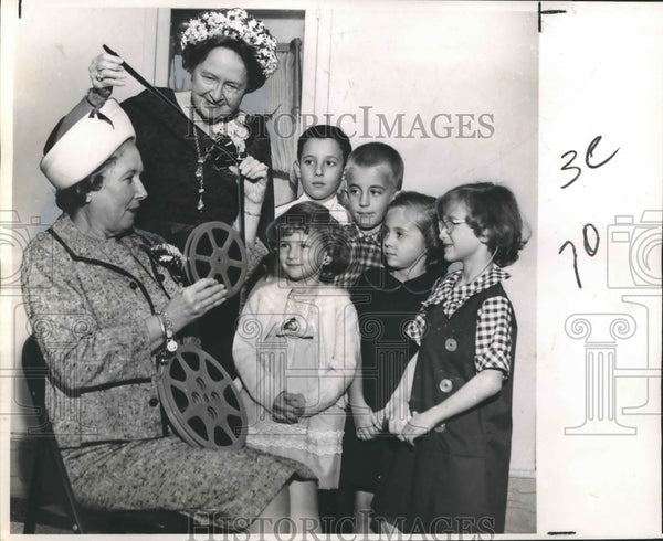 1966 Press Photo Jesuit High School Auditorium Christmas Party Attende ...