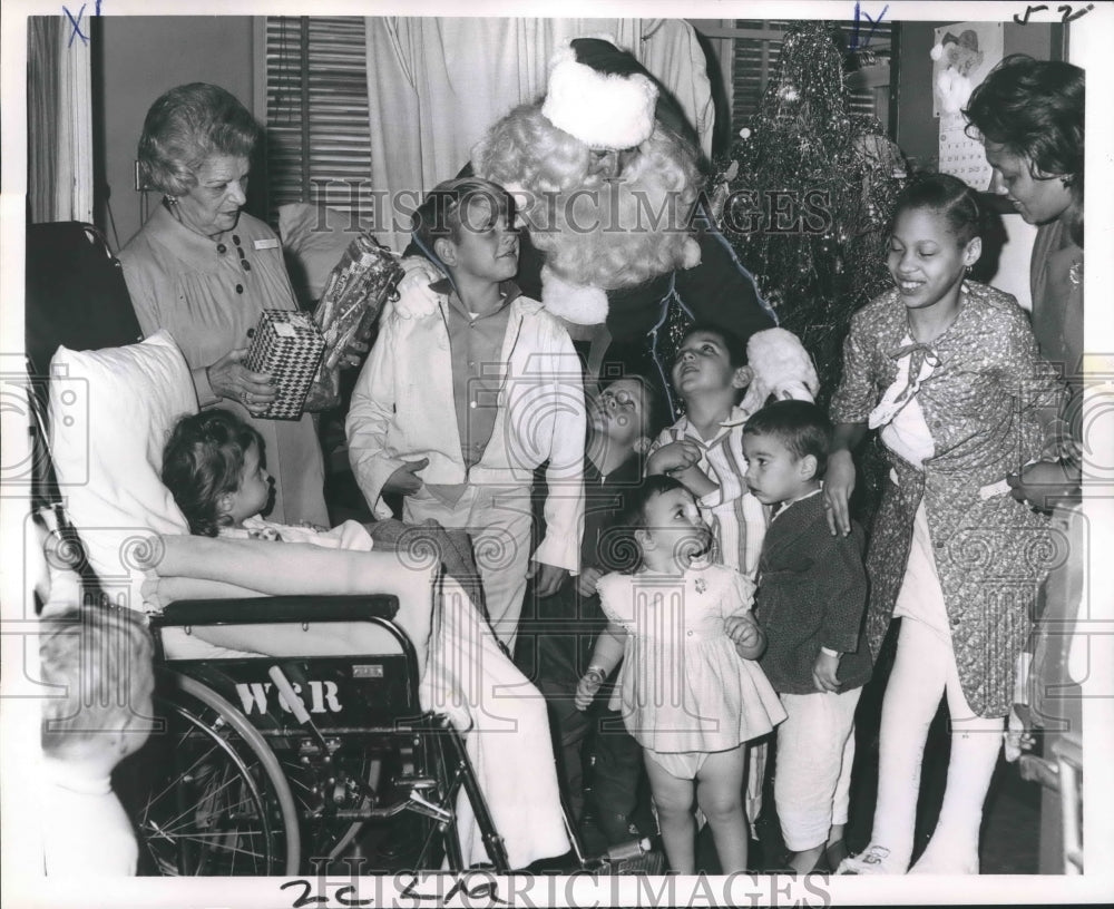 1966 Santa Claus visits Children at Touro Infirmary for Christmas-Historic Images