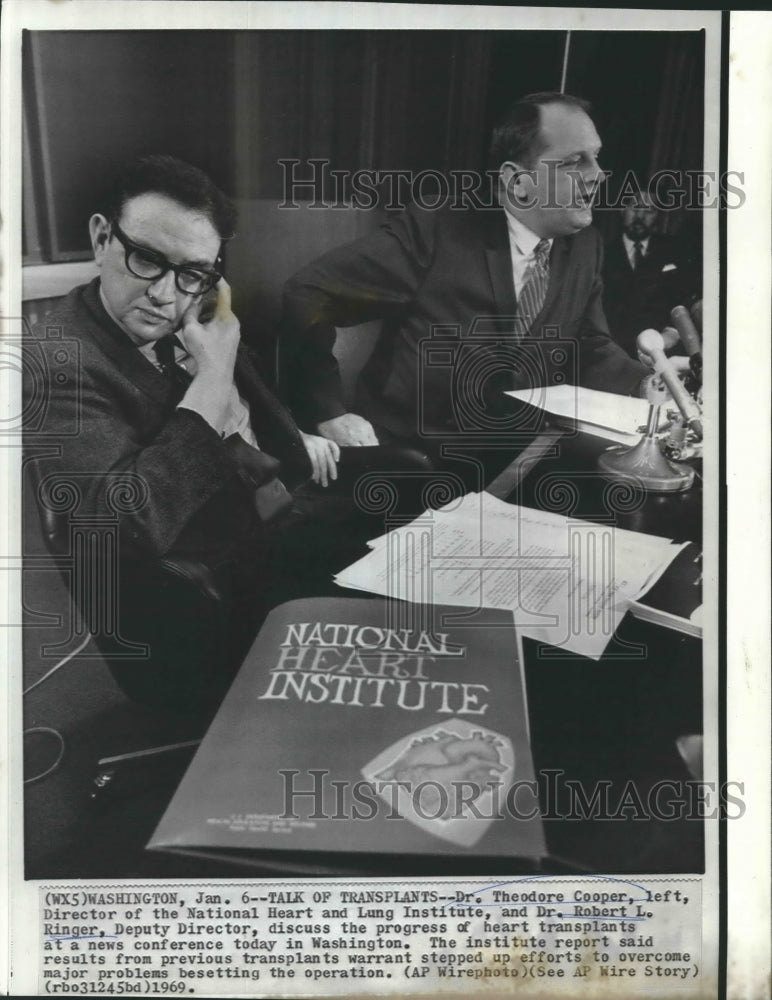 1969 Doctors Theodore Cooper and Robert L. Ringer at News Conference - Historic Images