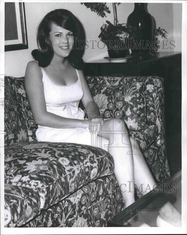1968 Press Photo Miss Elizabeth Colton, Debutante - Historic Images