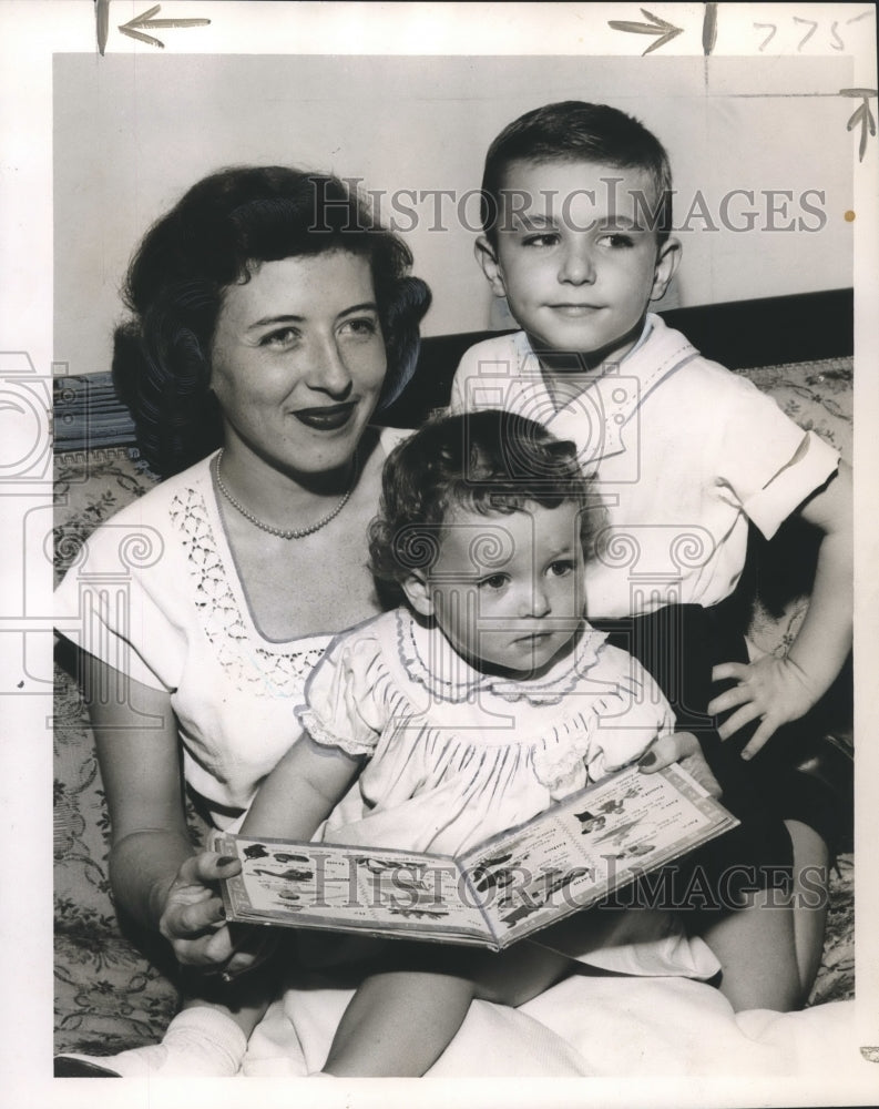 1952 Press Photo Mrs. Joseph Jenkins Cornish, III of Hamilton with children - Historic Images