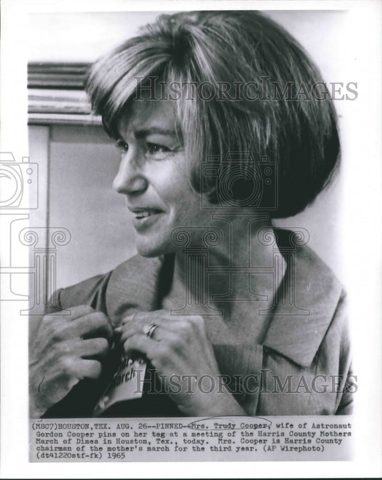 1965 Press Photo Mrs. Trudy Cooper, wife of Astronaut Gordon Cooper, at meeting - Historic Images