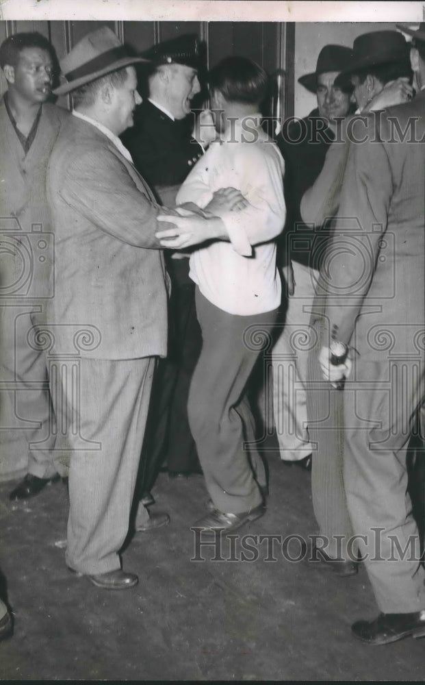 1946 Communist party members arrested by police in New Orleans - Historic Images