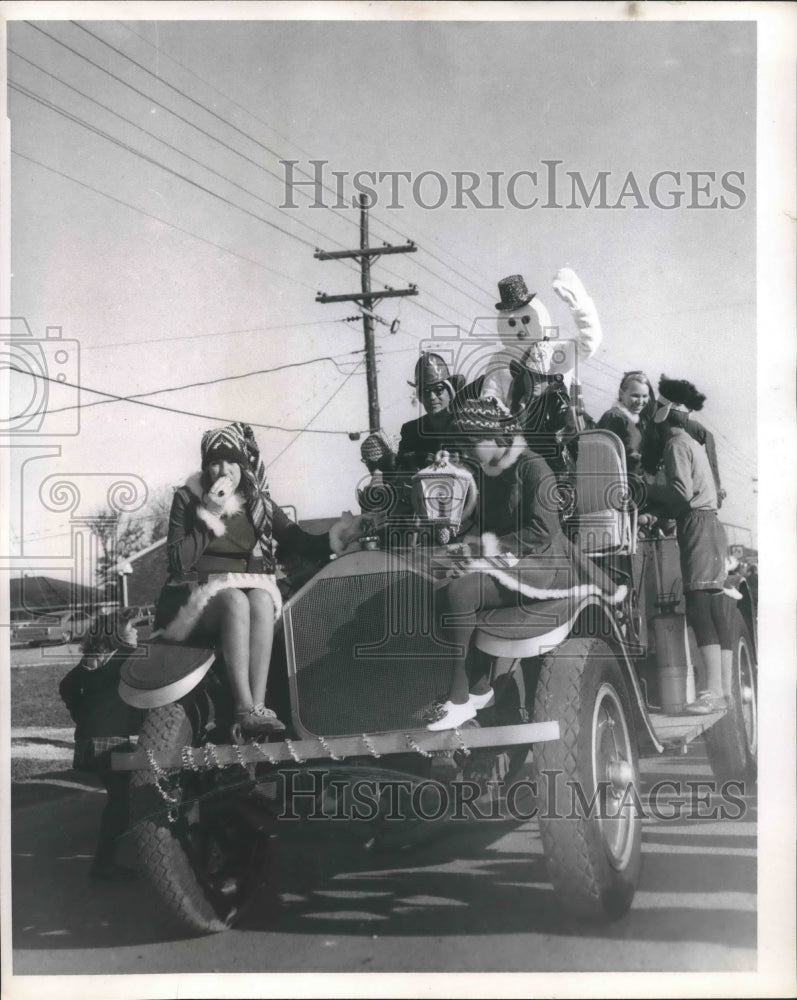 1968 Classic Car with Christmas Carolers in Arabi Christmas Parade - Historic Images