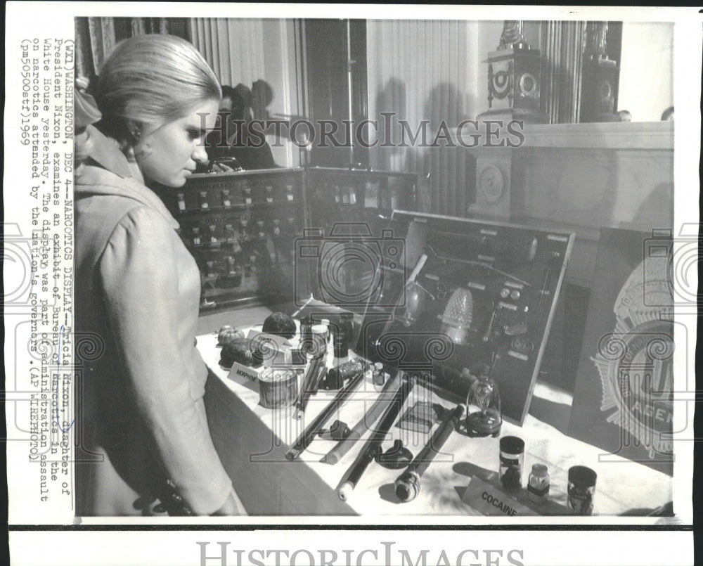 1969 Press Photo Tricia Nixon at White House Bureau of Narcotics Exhibit - Historic Images