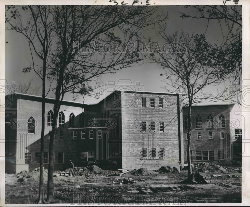 1961 Press Photo Workmen at House of the Good Shepherd Bridge City Location - Historic Images