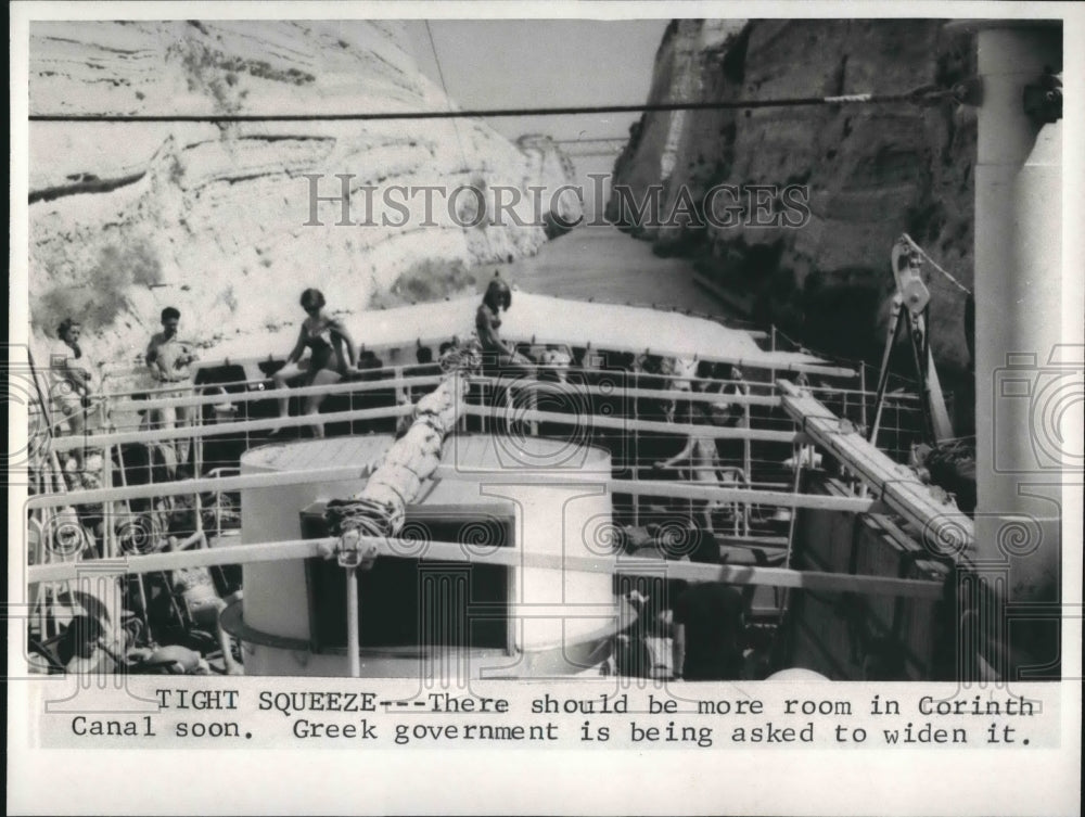 1969 Press Photo Boat Navigates Down Corinth Canal between Cliffs, Greece - Historic Images