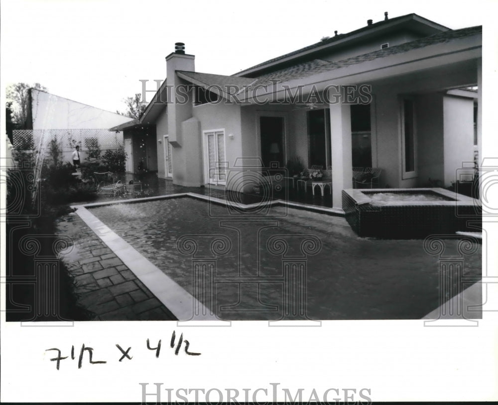 1991 Press Photo Dees Cox - Custom built pool of the house in River Ridge - Historic Images