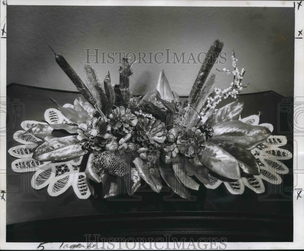 1959 Press Photo Mrs. Lagarde Dried Floral Arrangement, Wasp Nest, Sugar Cane - Historic Images