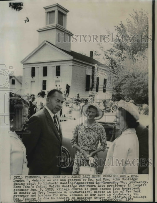 1967 Press Photo Mrs. Lyndon B. Johnson meets Mr. & Mrs. John Coolidge in VT. - Historic Images