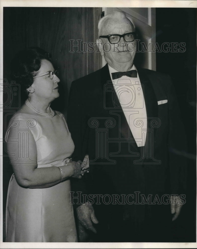 1969 Press Photo The Cox&#39; at Governor&#39;s Ball, New Orleans Convention Center - Historic Images