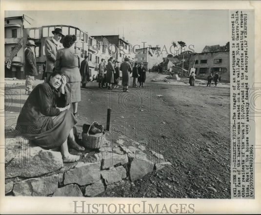 1960 Press Photo Displaced people after May 30th earthquake in Castro, Chile. - Historic Images