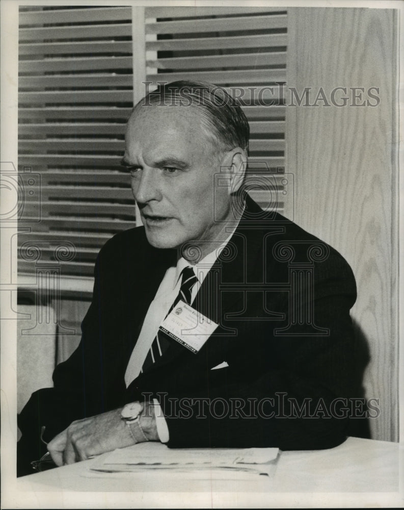 1964 Press Photo Dr. Oliver Cope attends doctors&#39; convention at Roosevelt Hotel-Historic Images