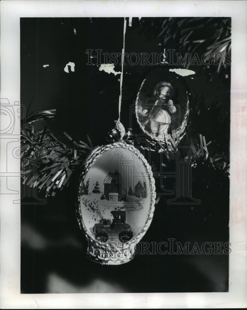 1964 Press Photo Decorated eggs on Miss Claire Chalaron's Christmas tree - Historic Images