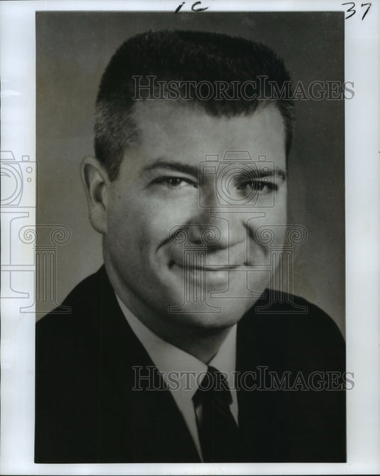 1969 Press Photo Dr. Alton W. Cowan, New Orleans public schools superintendent - Historic Images