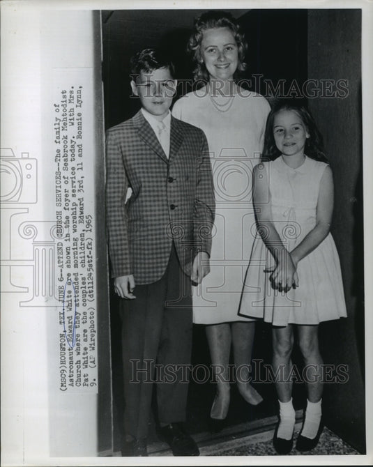 1965 Press Photo Astronaut Edward White's wife, Pat, and children go to church-Historic Images