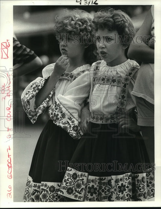 1985 Press Photo Nicole Lamonte and Erin Brown, dancers at Oktoberfest in Kenner - Historic Images