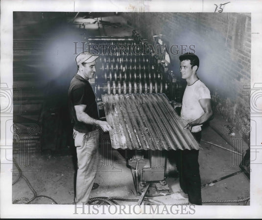 1956 Press Photo Theodore Ludwig & Willie LeBoeuef, Corrugated Industries, Inc. - Historic Images