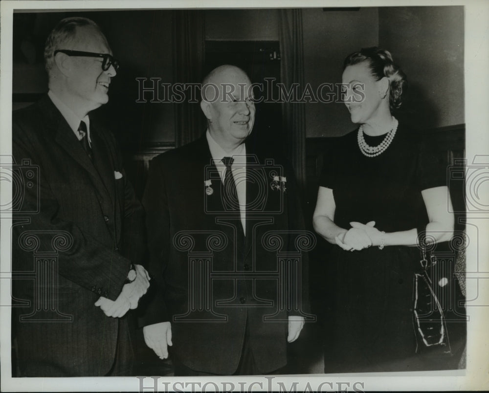 1962 Press Photo Mr. &amp; Mrs. Gardner Cowles with Nikita Khrushchev in Kremlin - Historic Images