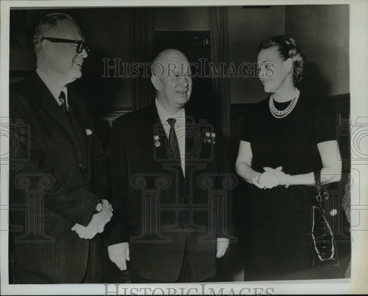 1962 Press Photo Mr. & Mrs. Gardner Cowles with Nikita Khrushchev in Kremlin - Historic Images