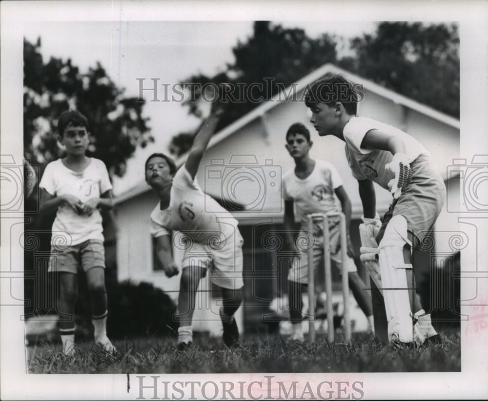 1964 Children at Jimmy Club Day camp learning to play cricket - Historic Images