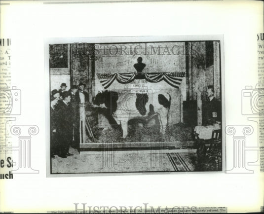 Press Photo Old photo of a prize cow on exhibit. - noa78239 - Historic Images