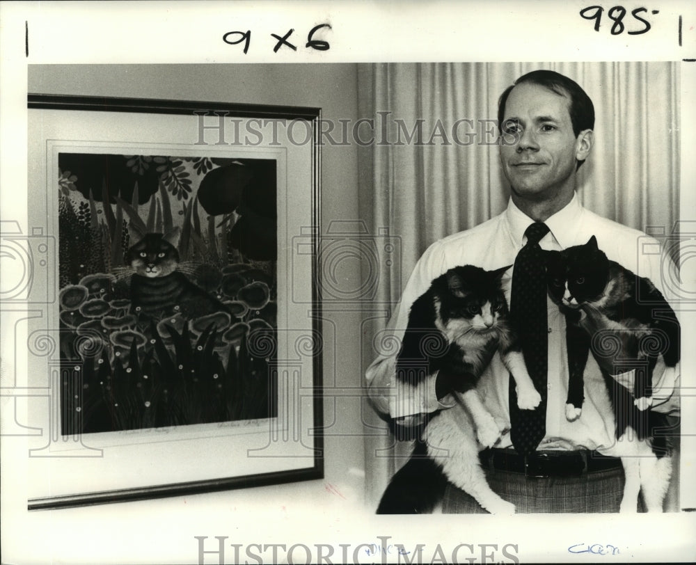 1981 Press Photo Dr. Rennie Culver holding his Persian cat pets Clara and Ida-Historic Images