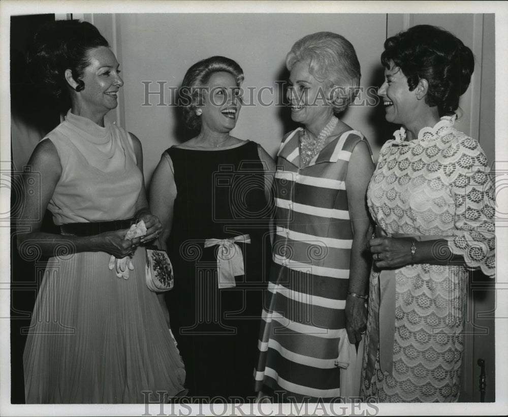 1969 Mrs. John CuCurullo entertaining a group of her friends - Historic Images